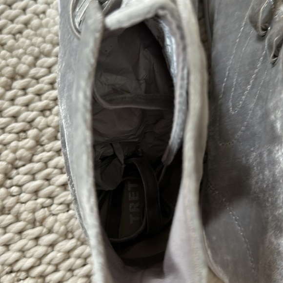 Tretorn Marley size 12 crushed velvet shoe. - Picture 3 of 4